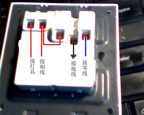 一开三孔开关正确接线-220v开关插座怎么接线图解-单联双控开关-电工