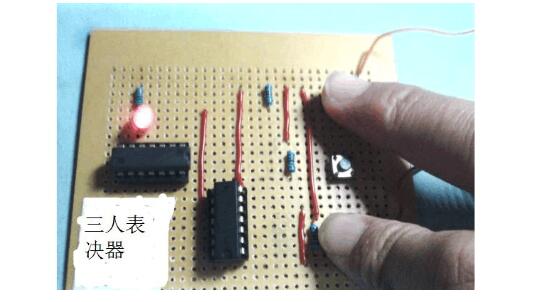 74ls00制作三人表决器电路详解-用两个74ls00设计一个