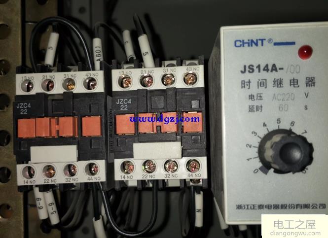 JZC4继电器的常开点接到另一个继电器的常闭点是啥意思