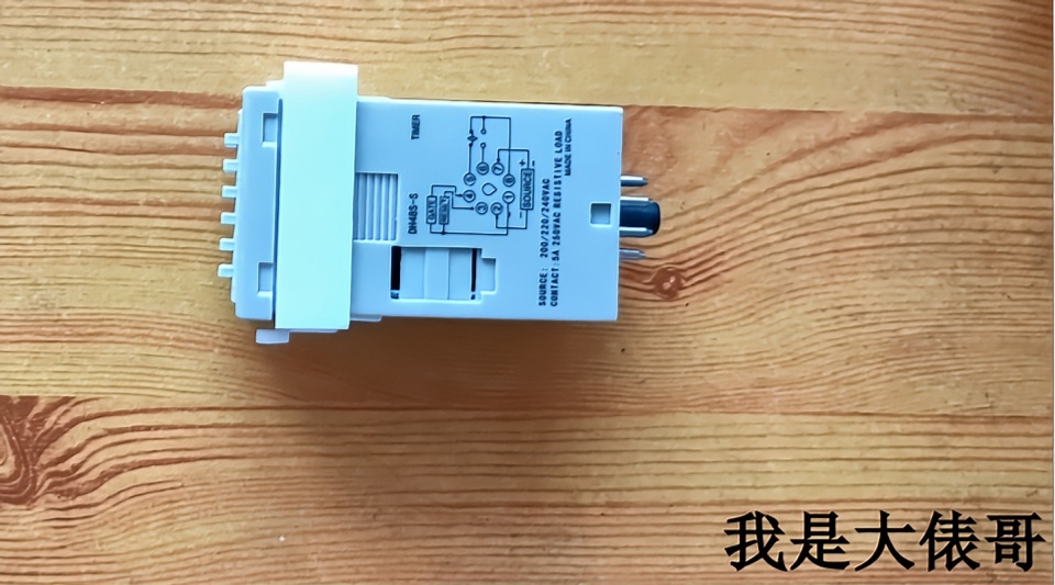 一个双时间继电器怎么实现循环工作？2种时间的控制：暂停和复位