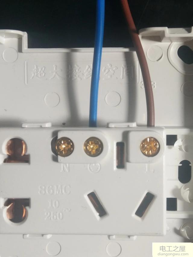 五孔插座电压正常为什么电器不工作