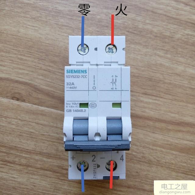 电工没有工具判断火线的技巧