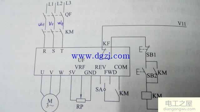 变频器控制三相交流电机正反转电路图