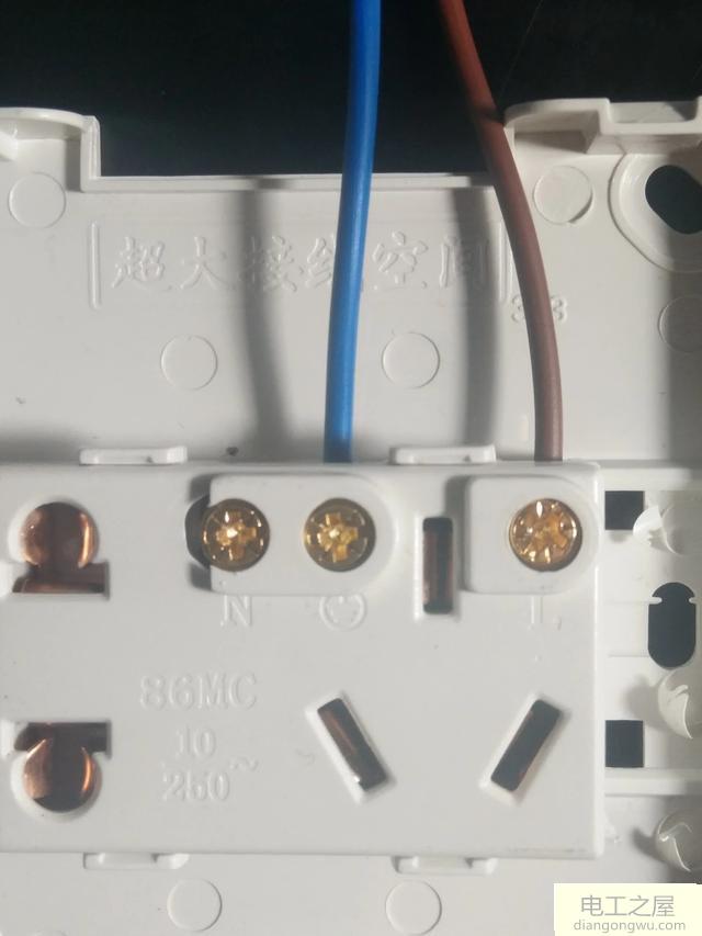 五孔插座电压是220v插上电器不运行是什么原因
