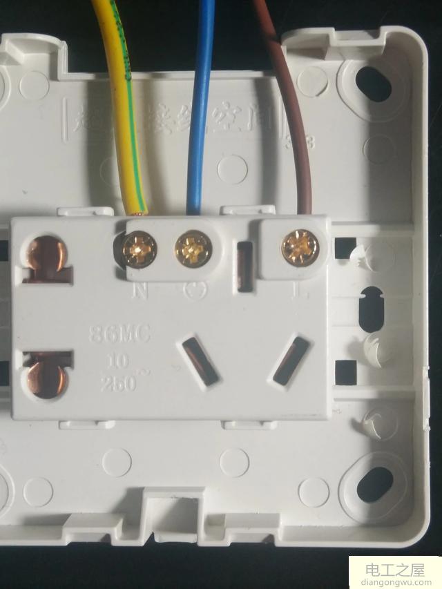 五孔插座电压是220v插上电器不运行是什么原因
