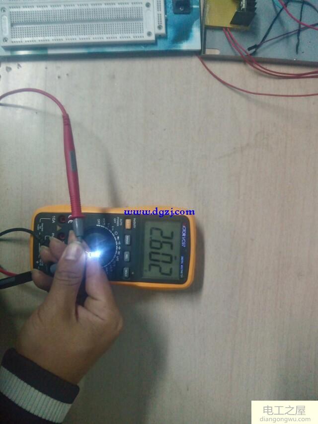 如何测量LED发光二极管电压