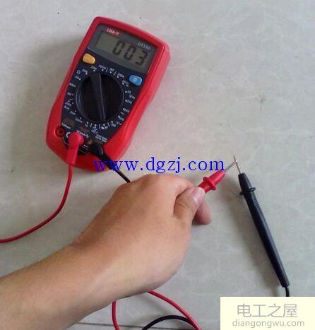 数字万用表测电压电流电阻电容图解