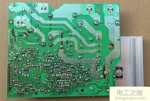 电磁炉通电后指示灯不亮但是风扇转该怎么办