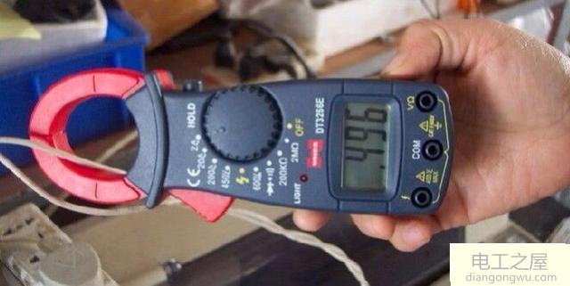 交流电路中万用表怎么测电压和电流