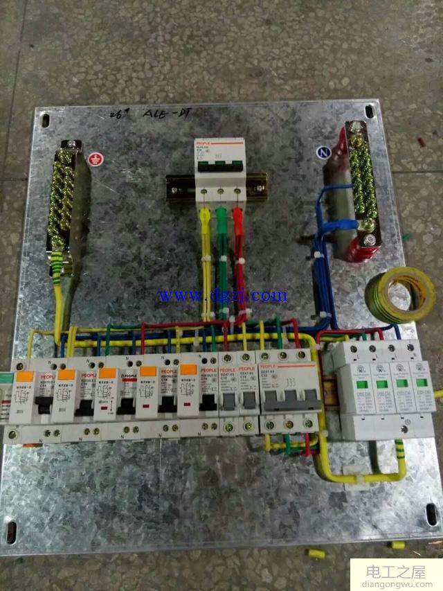 师傅做的配电箱图_配电箱基础做法图集