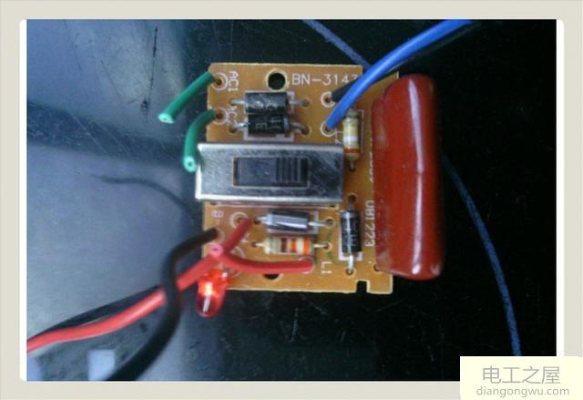 LED手电筒充电时候烧了怎么维修