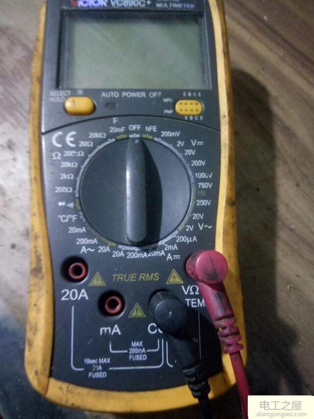 万用表测量电池电压的使用方法