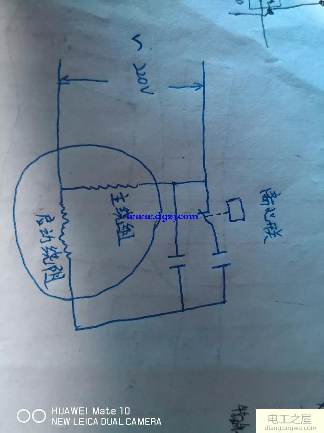 两相220瓦电机为什么要加两块电容器