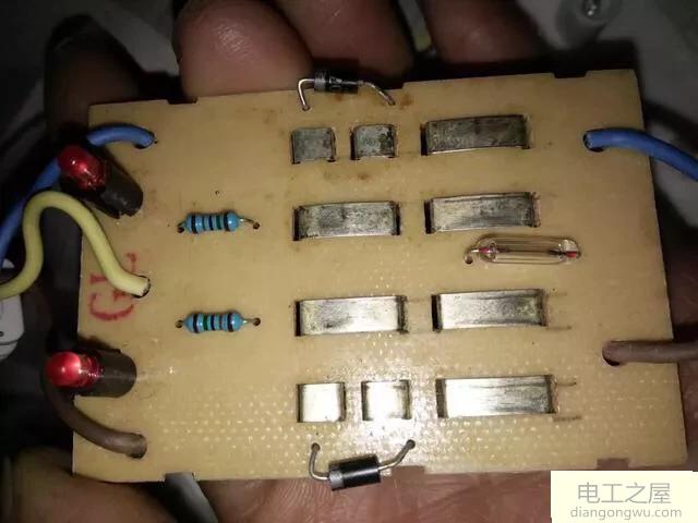双温双控型电热毯的控制器电路板怎么测试好坏