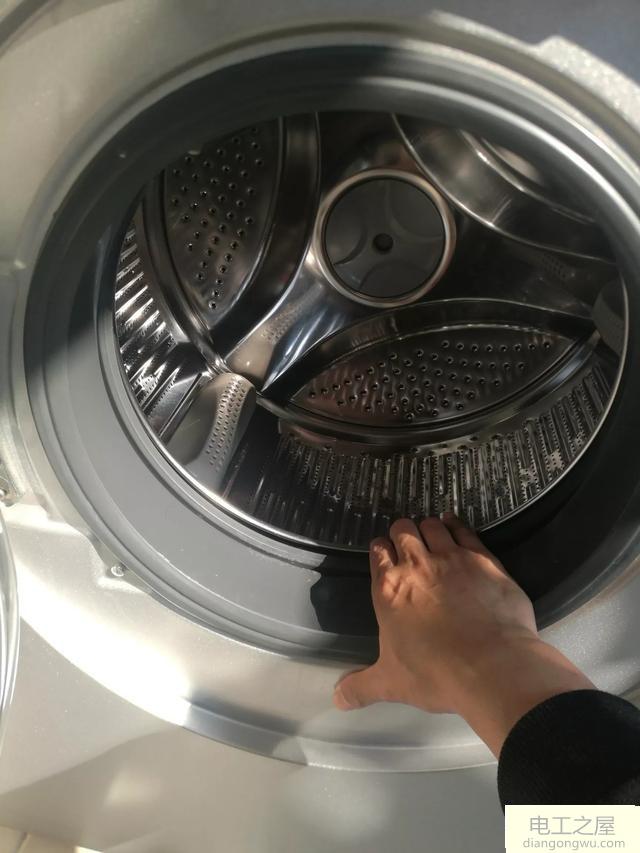 全自动洗衣机脱水时抖动是啥原因