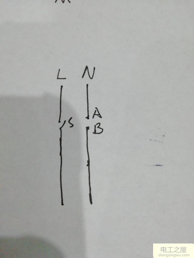 空开合上后零线带电空开没有跳什么原因