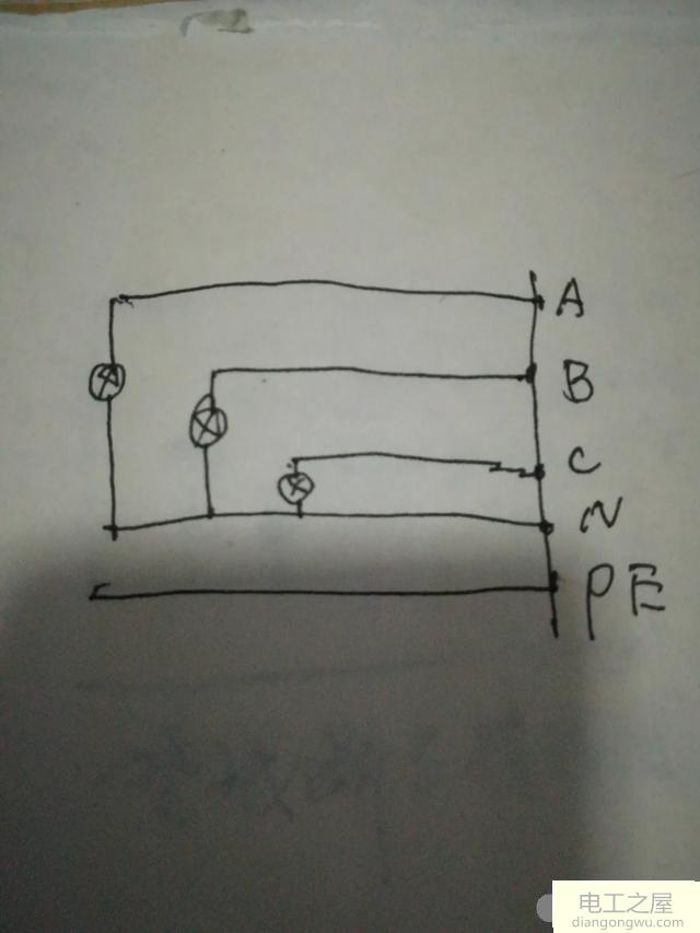 室内的两根电线都是火线是什么原因