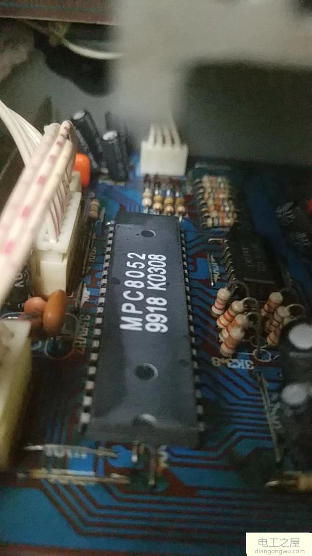 功放机8052单片机烧了直接更换可以吗