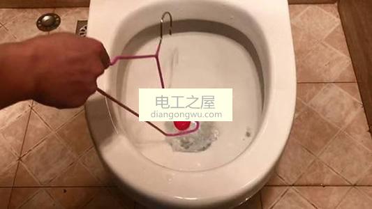 抽水马桶堵了怎么办