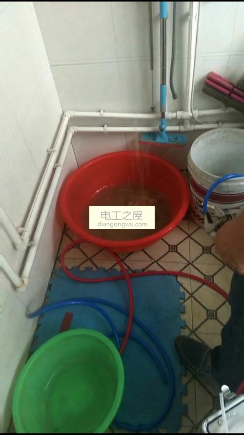 热水器有臭味怎么办
热水器有臭气怎么办？怎么清理臭气