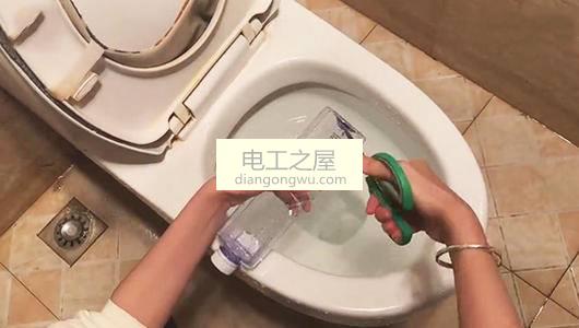 抽水马桶堵了怎么办