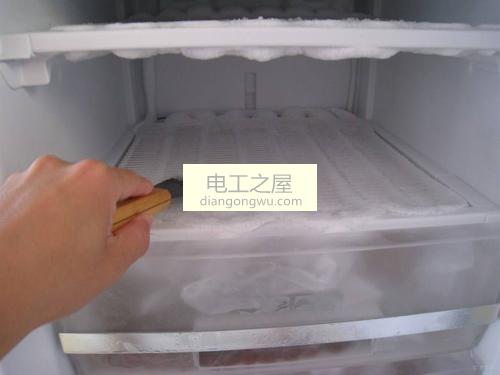 电冰箱保鲜室结冰
电冰箱保鲜室结冰怎么办？几招轻松解决